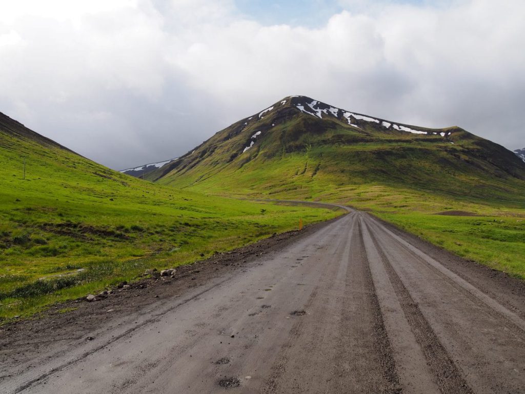 Les routes ne sont pas toutes goudronnées en Islande.