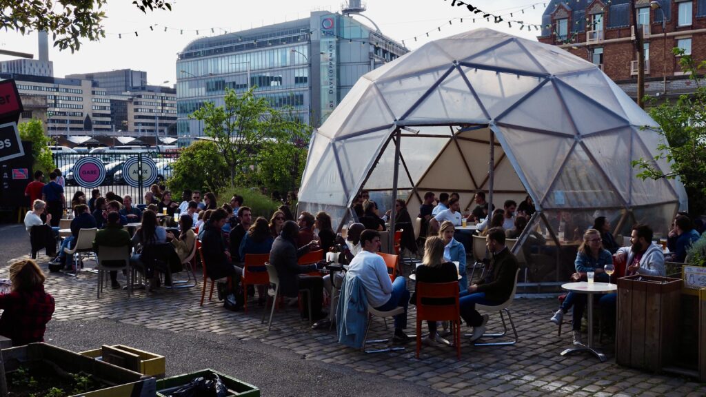 Architecture insolite sur la terrasse du Ground Control