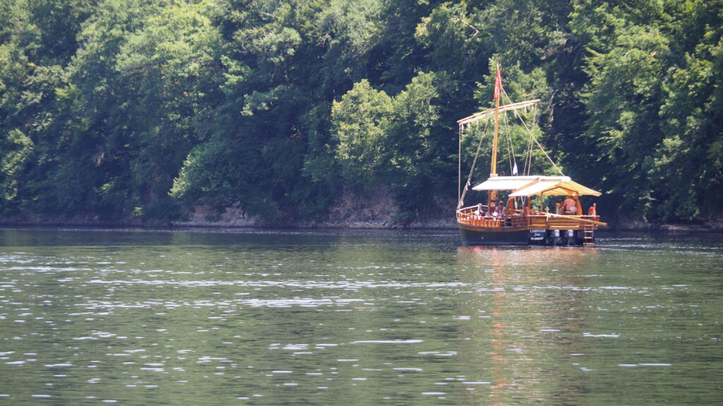 Naviguez sur la Dordogne en Gabare