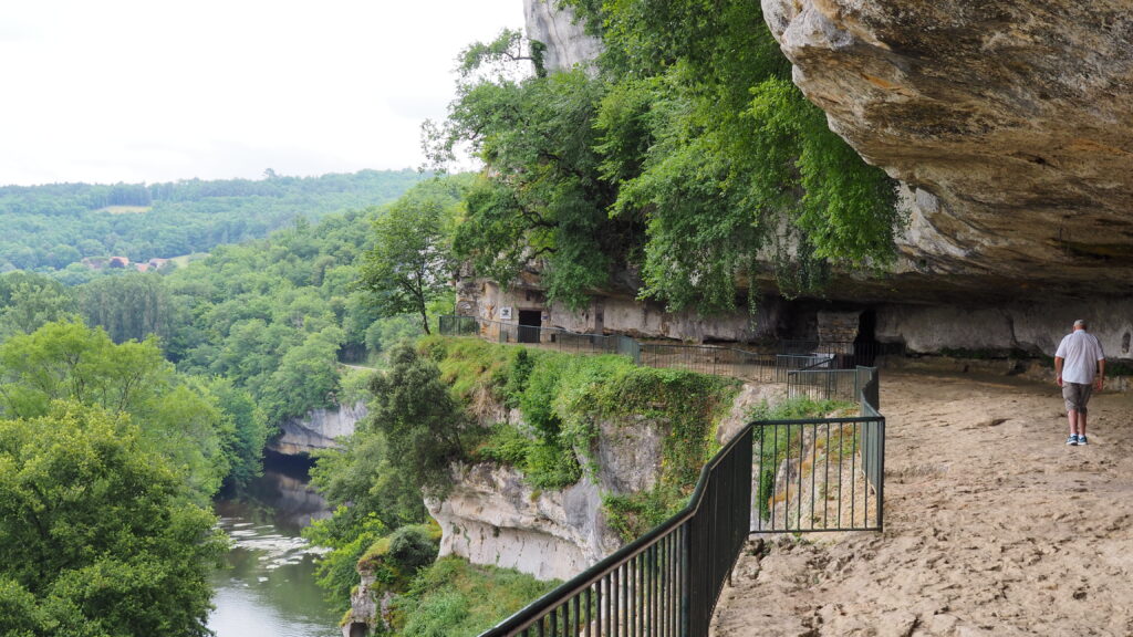 Le village troglodytes de La Roque Saint-Christophe