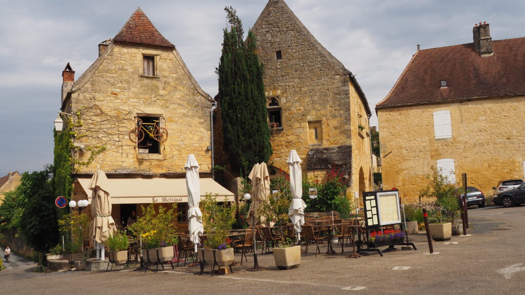 Domme, un des plus beaux villages de France.