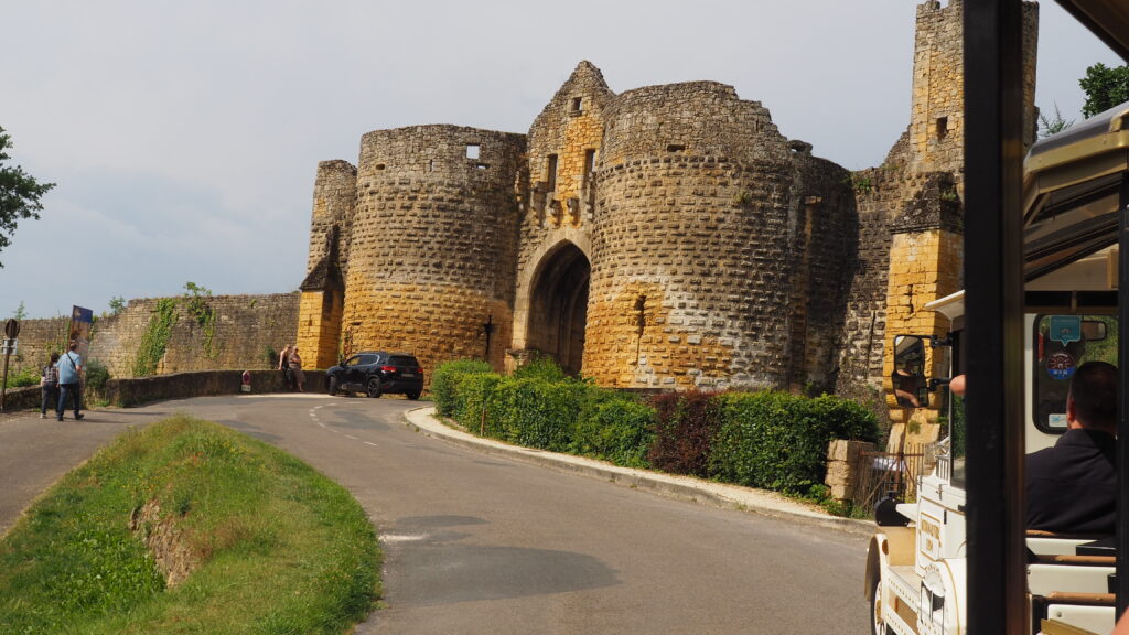 La plus jolie porte de la bastide de Domme